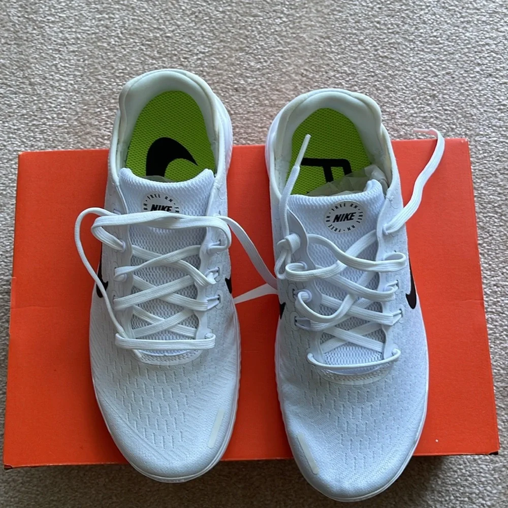 Nike women’s Free RN Shoes - Picture 6 of 8